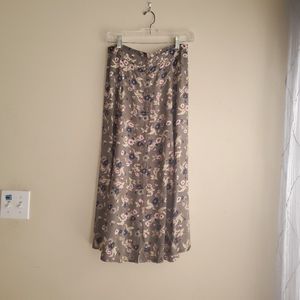 Sag harbor midi flowing button up wonderful soft material. Excellent condition